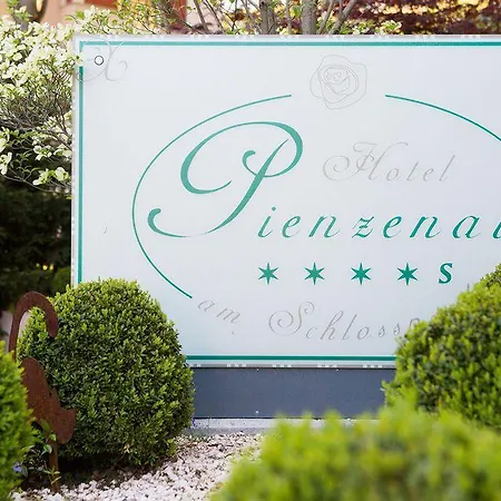 Pienzenau Am Schlosspark 호텔 4*
