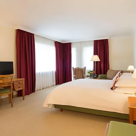 Pienzenau Am Schlosspark 호텔 4*